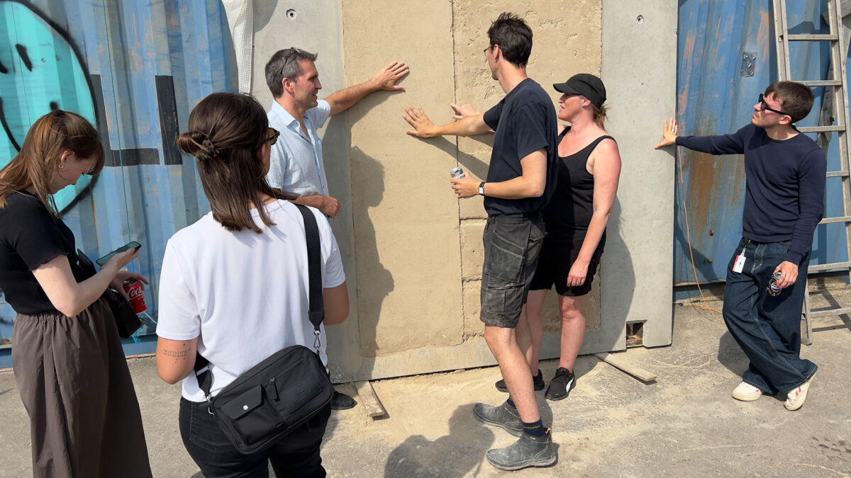 Stampet ler ved arrangement hos Én Jord