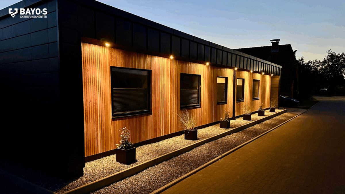 Niveaufri adgang på skruefundamenter