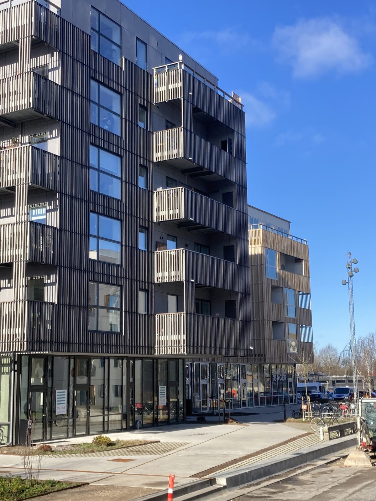 Bifaldet facade med trælameller