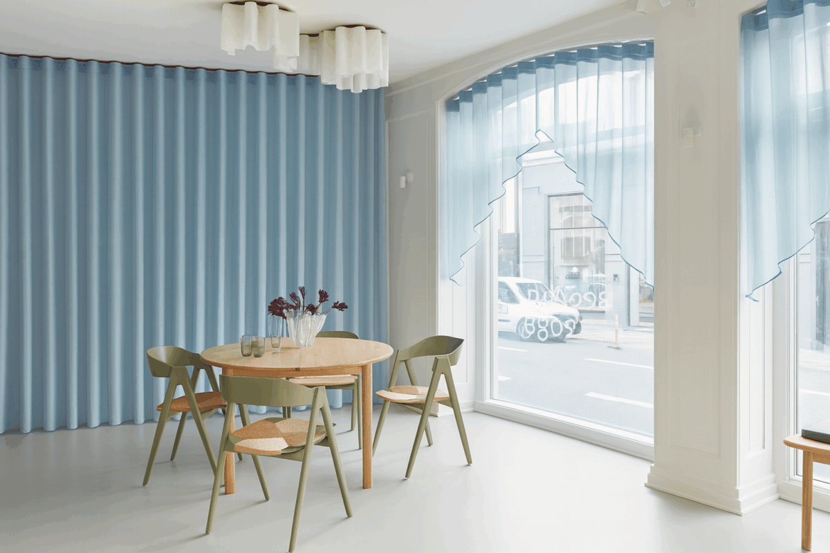 Rum med gardiner fra Etikk