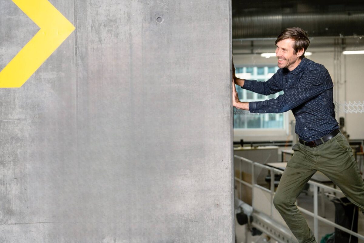 Jonathan Noer, Acomplir