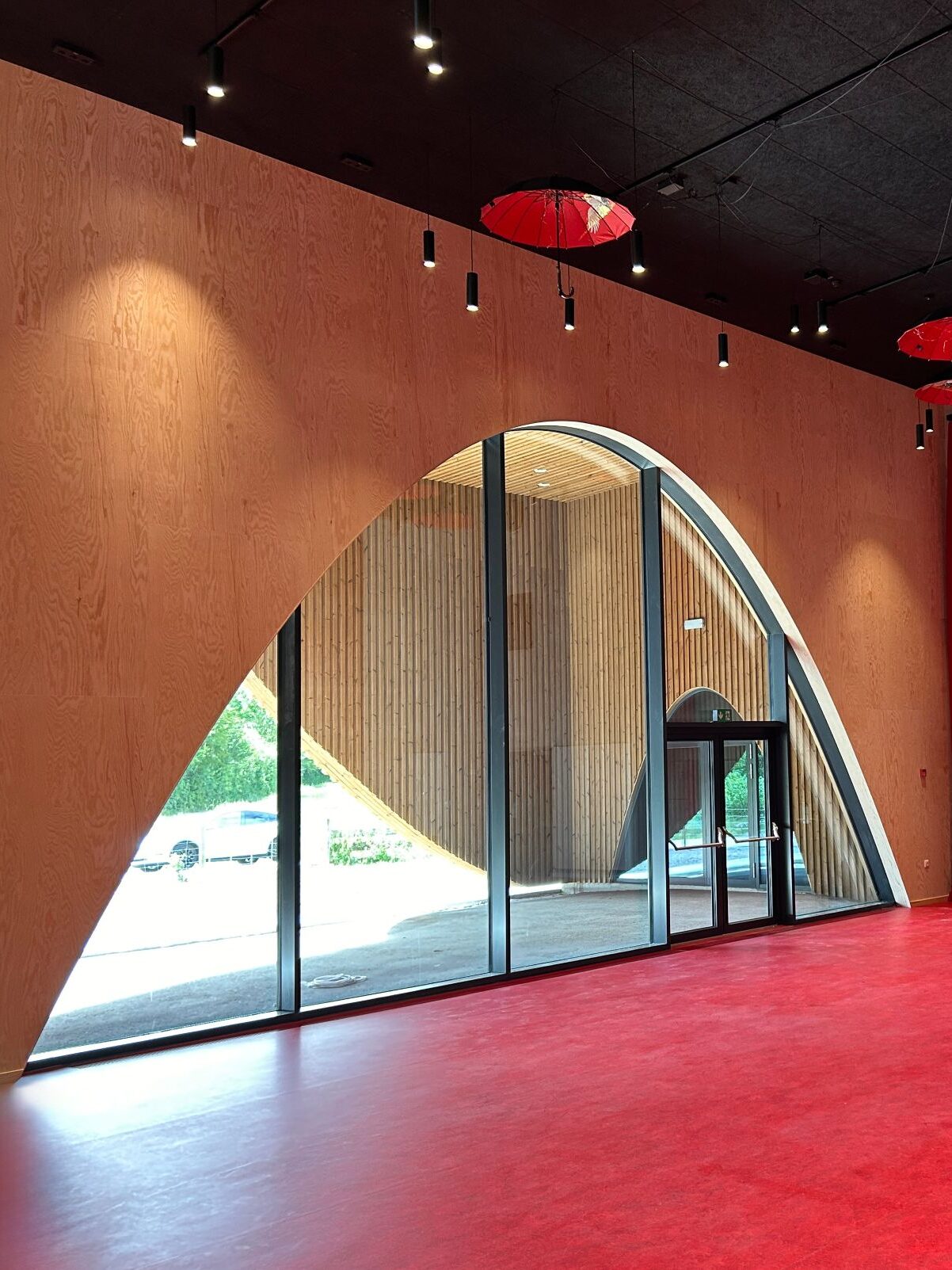 Ishøj Teater med facade fra Fazade