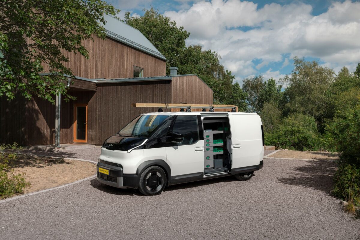 Kia varevogn med åben sidedør