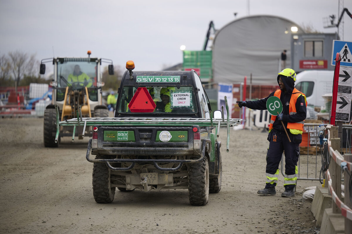 GSV medarbejder og maskine på byggeplads