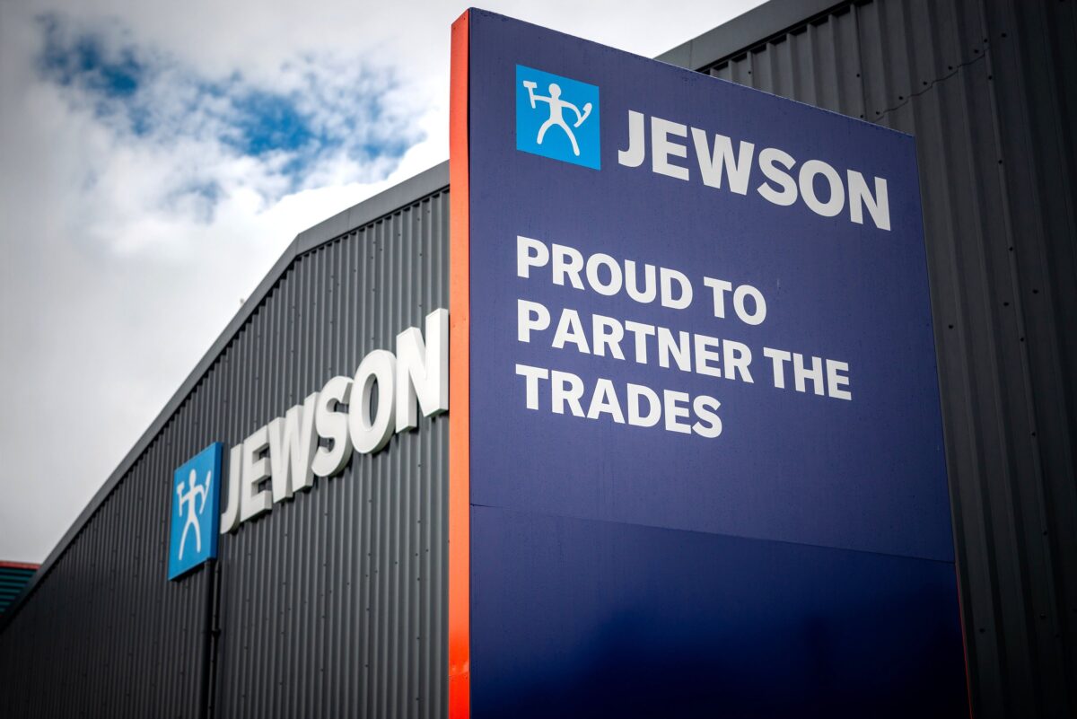 Facade med Jewsons logo