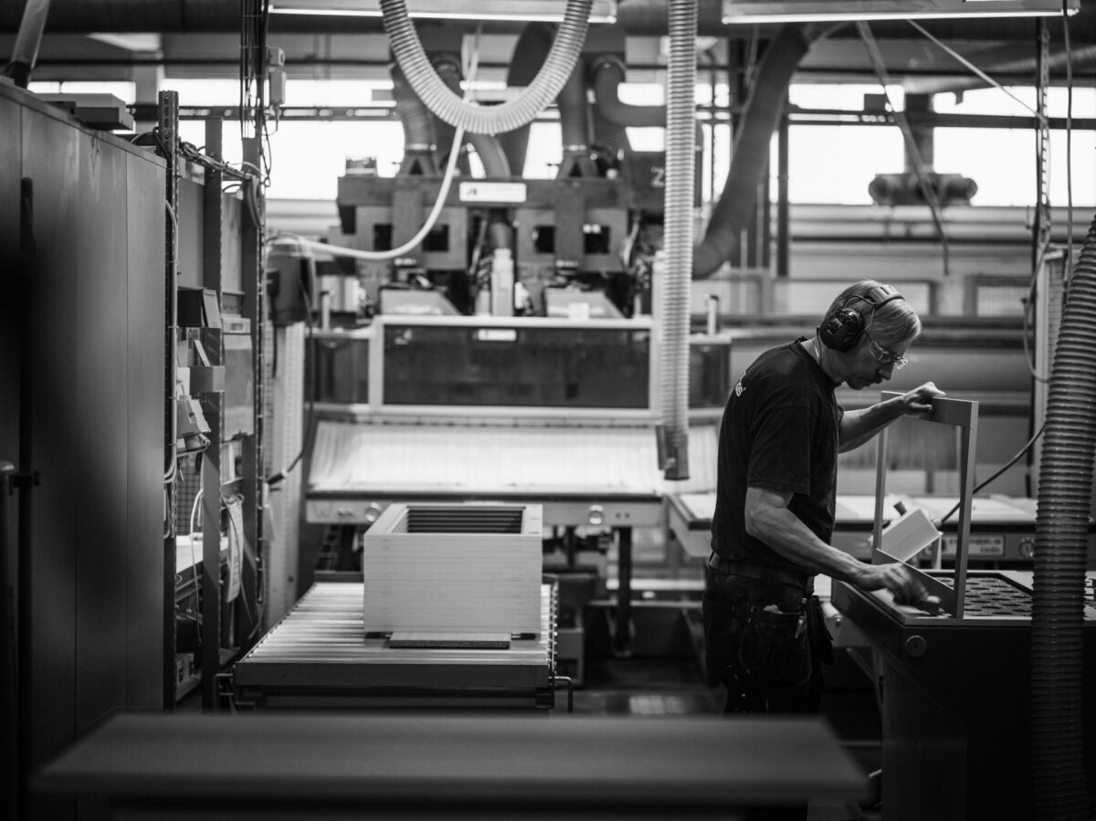Produktion af badeværelsesmøbler