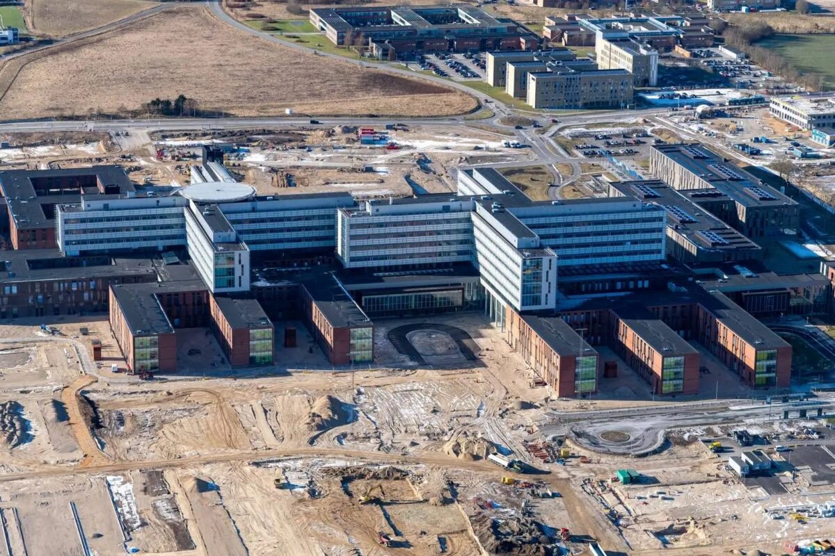 Hospitalsbyen i Aalborg set fra luften.
